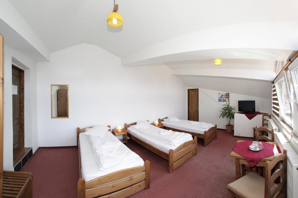 Pensiunea Cocosul Rosu Hermannstadt Zimmer foto