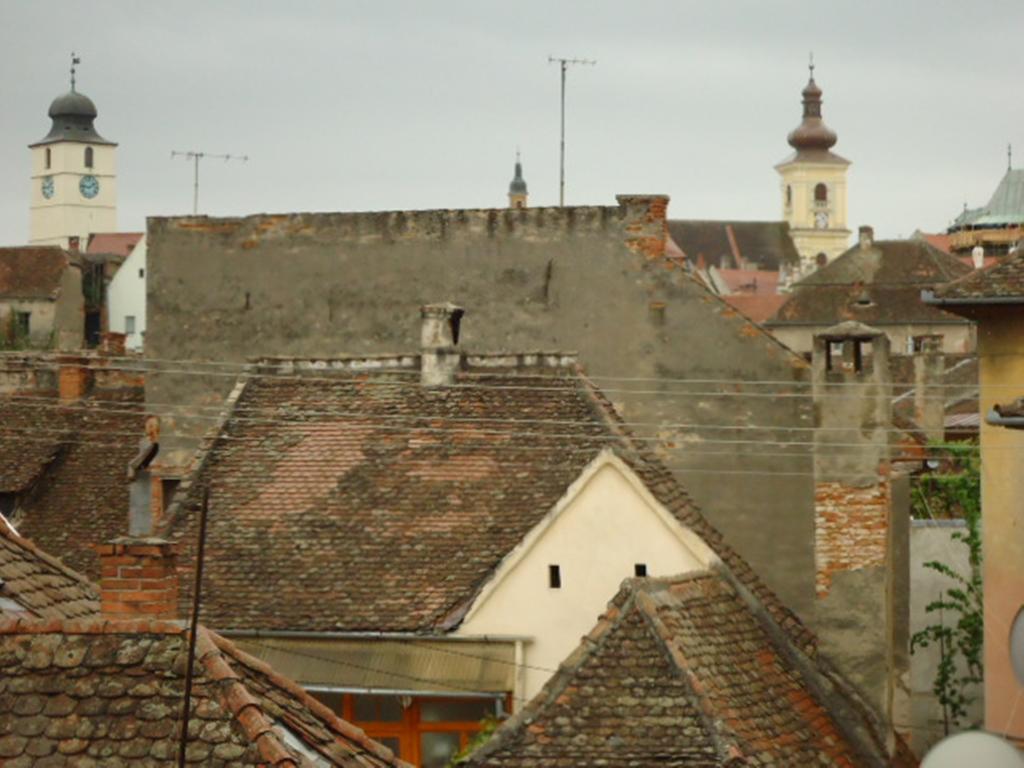 Pensiunea Cocosul Rosu Hermannstadt Exterior foto