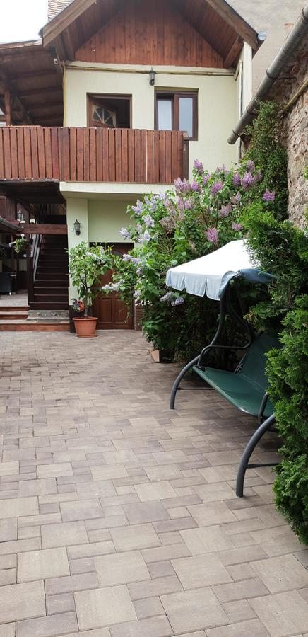 Pensiunea Cocosul Rosu Hermannstadt Exterior foto