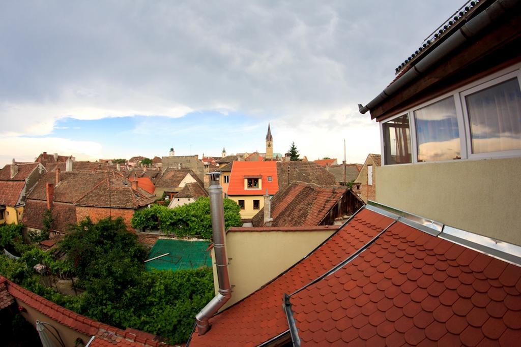 Pensiunea Cocosul Rosu Hermannstadt Zimmer foto